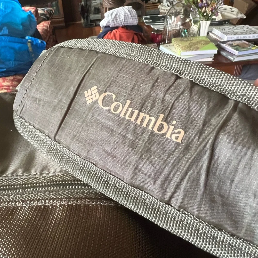 Columbia Soft Shoulder Briefcase Bag Thermal Pocket Adjustable Strap Green